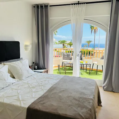 Ocean View Apartment With Heated Pool Near Beach Апартаменты