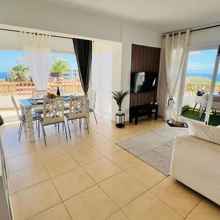 Ocean View Apartment With Heated Pool Near Beach Апартаменты