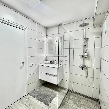 Ocean View Apartment With Heated Pool Near Beach Апартаменты