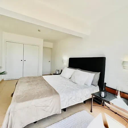 Ocean View Apartment With Heated Pool Near Beach Апартаменты *